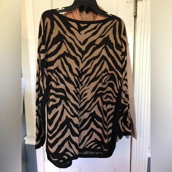 Cabi Dani Pullover Size M NWT - Picture 8 of 8